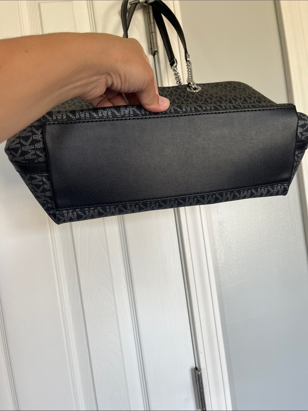 Michael Kors Black/Gray Signature Logo Tote with Chain-Strap excellent condition - Picture 15 of 16